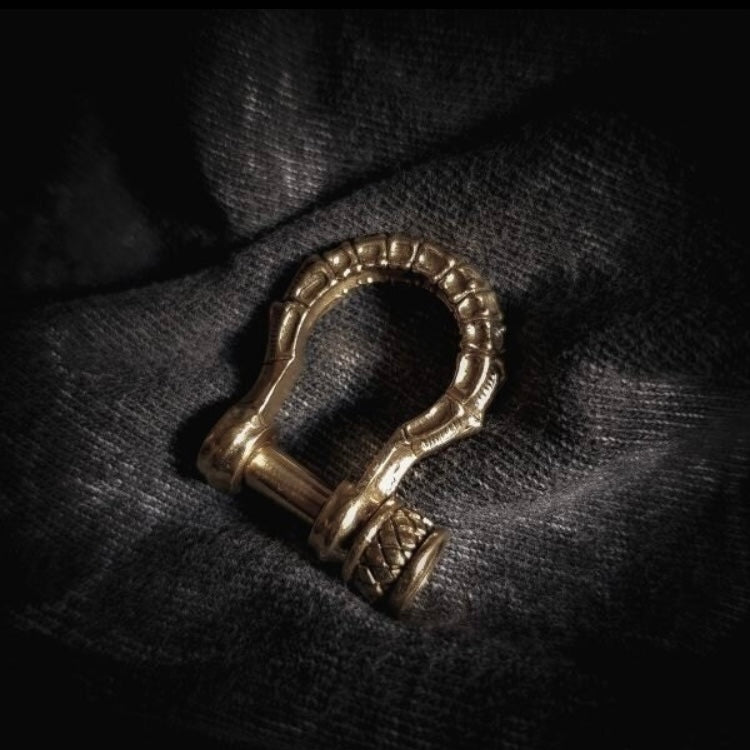 covenant gears Spine pin shackle from Covenant gears – Kruger EDC