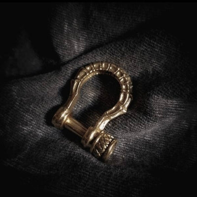 Spine pin shackle from Covenant gears