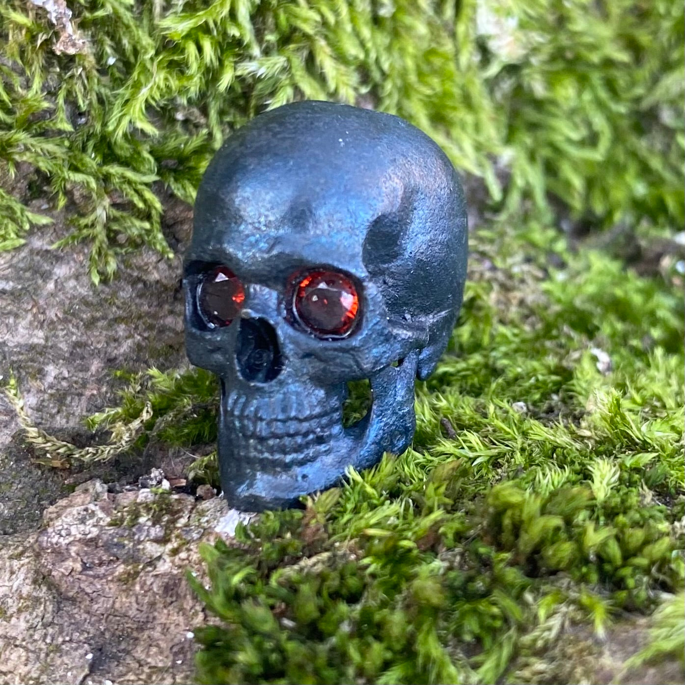 Realistic skull with garnet stone eyes limited bead