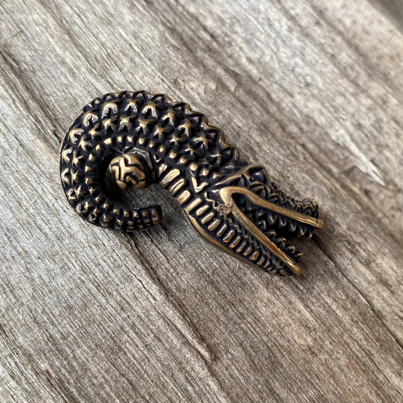 Crocodile bead