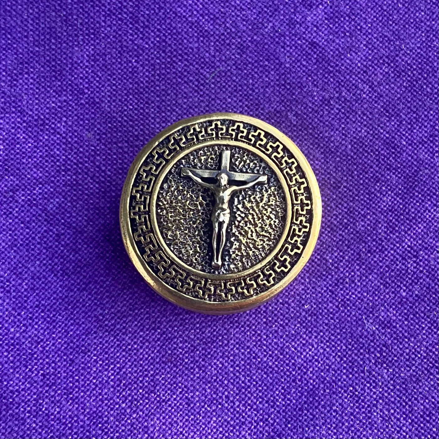 Dual metal crucifix button bead