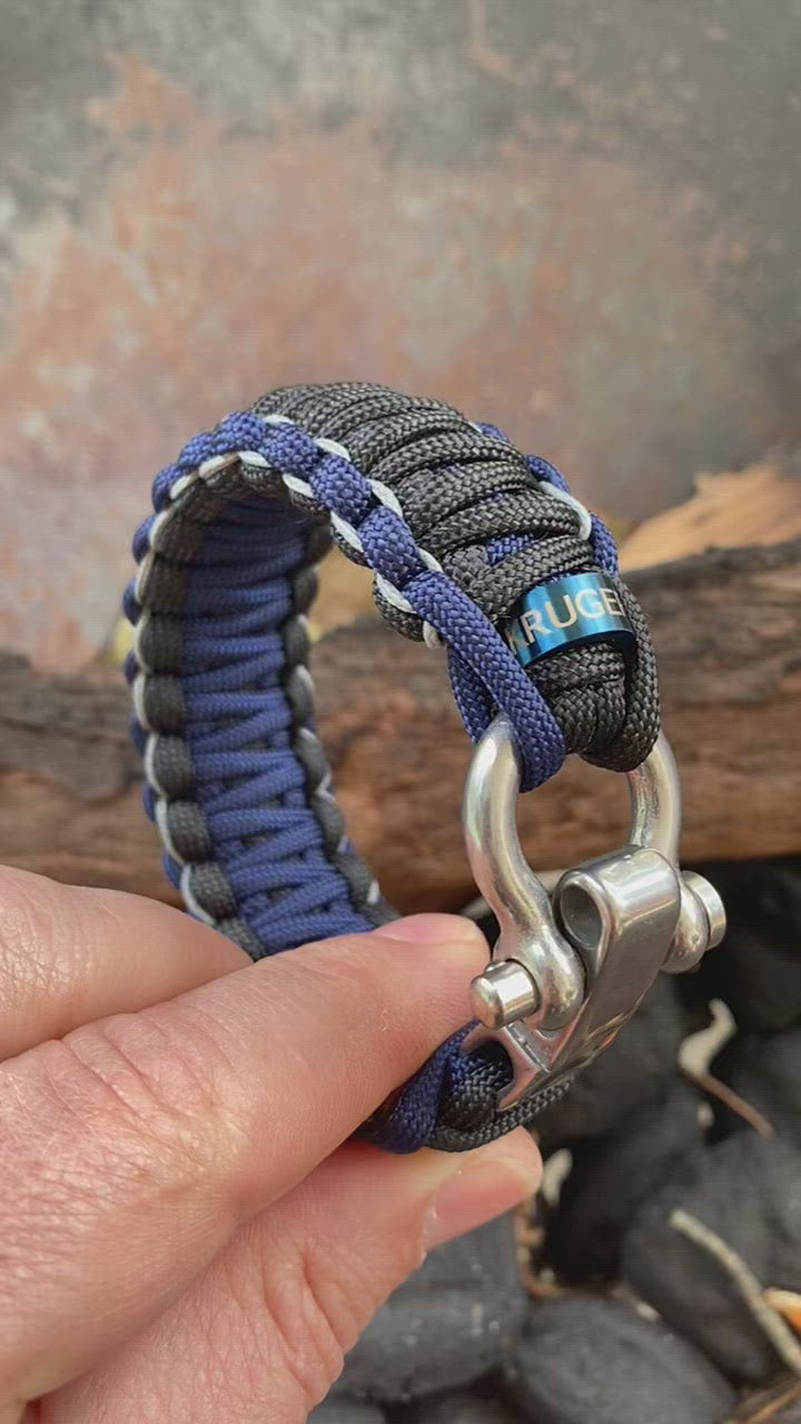 Chain stitched king cobra paracord bracelet