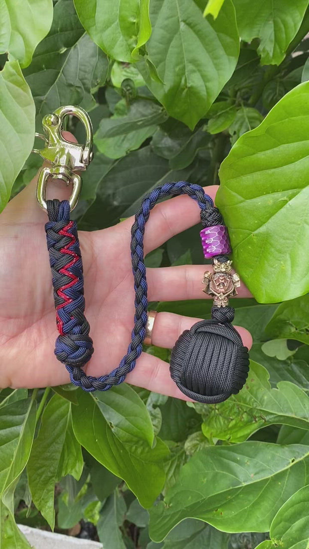 here is my everyday carry set! natty titans and hydras, a 20grams per bead  monkeyfist and a light aluminum. All with red 325 paracord : r/begleri