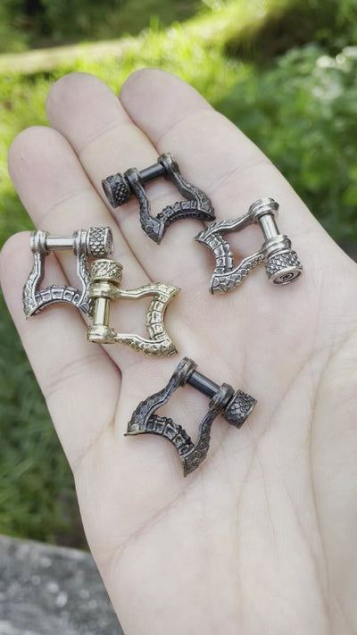 Screw pin dragon scale shackle from Covenant gears