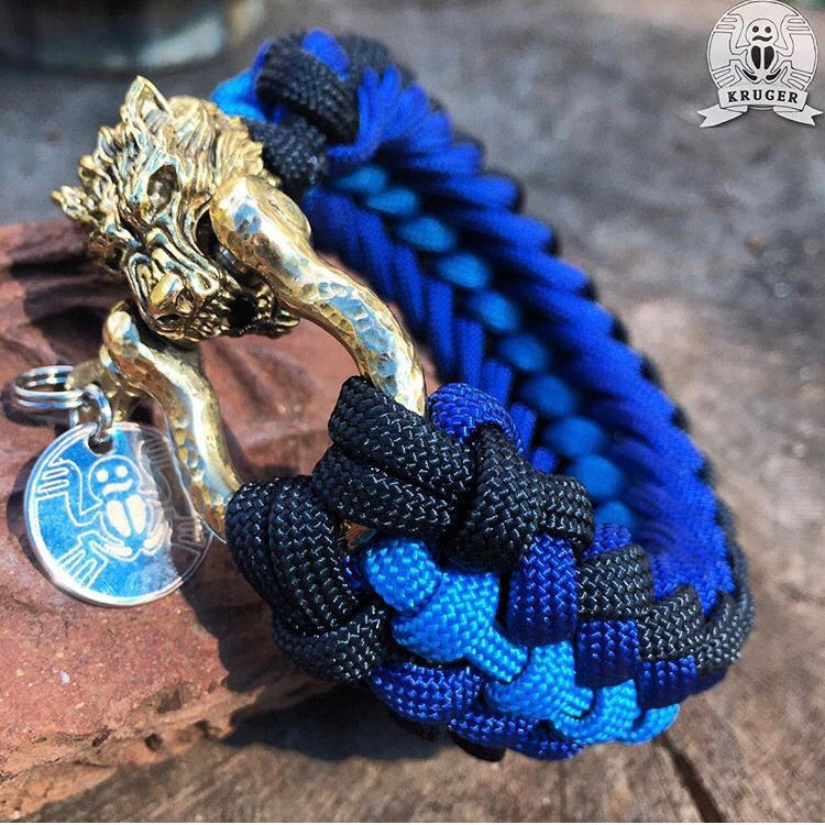 Paracord Bracelet With Wolf Clasp -  Denmark
