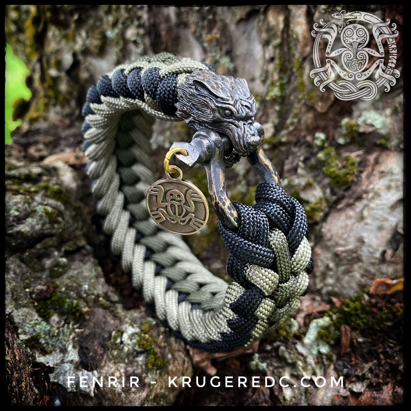 The Snarling Wolf Paracord Bracelet Oxidized Brass / 19 cm