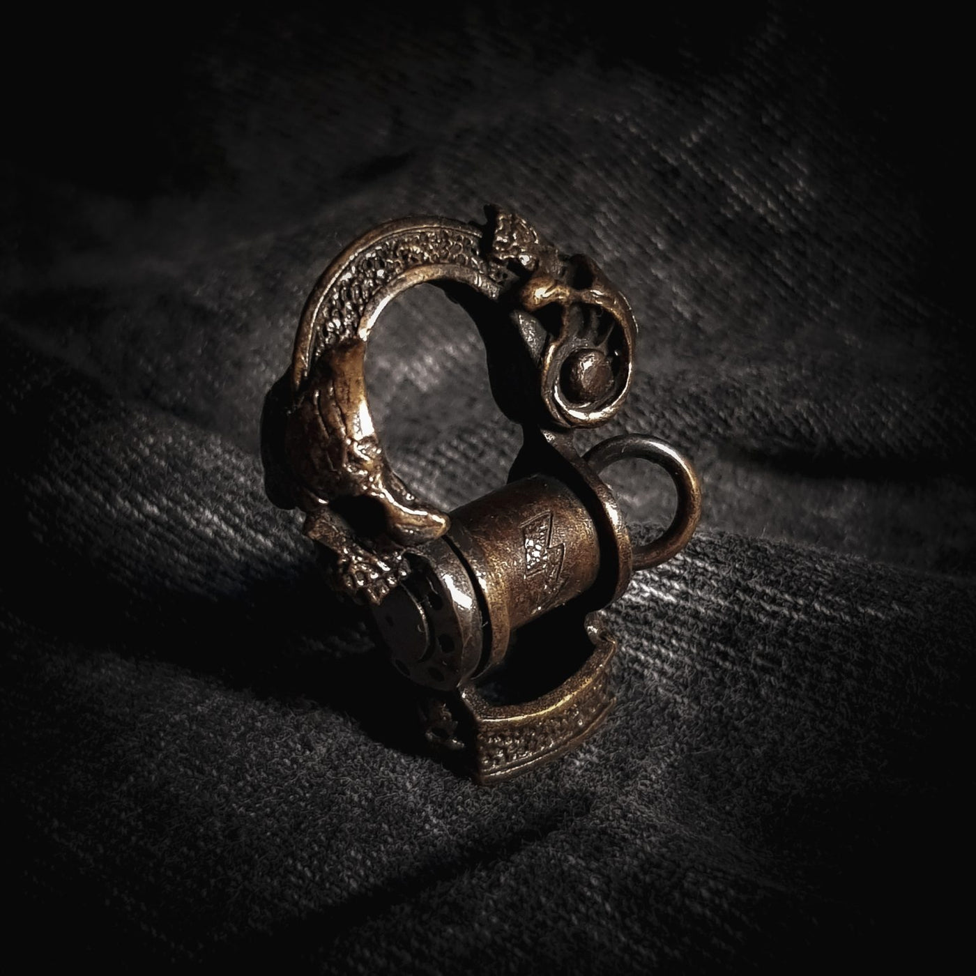 Skull catapult shackle from Covenant gears