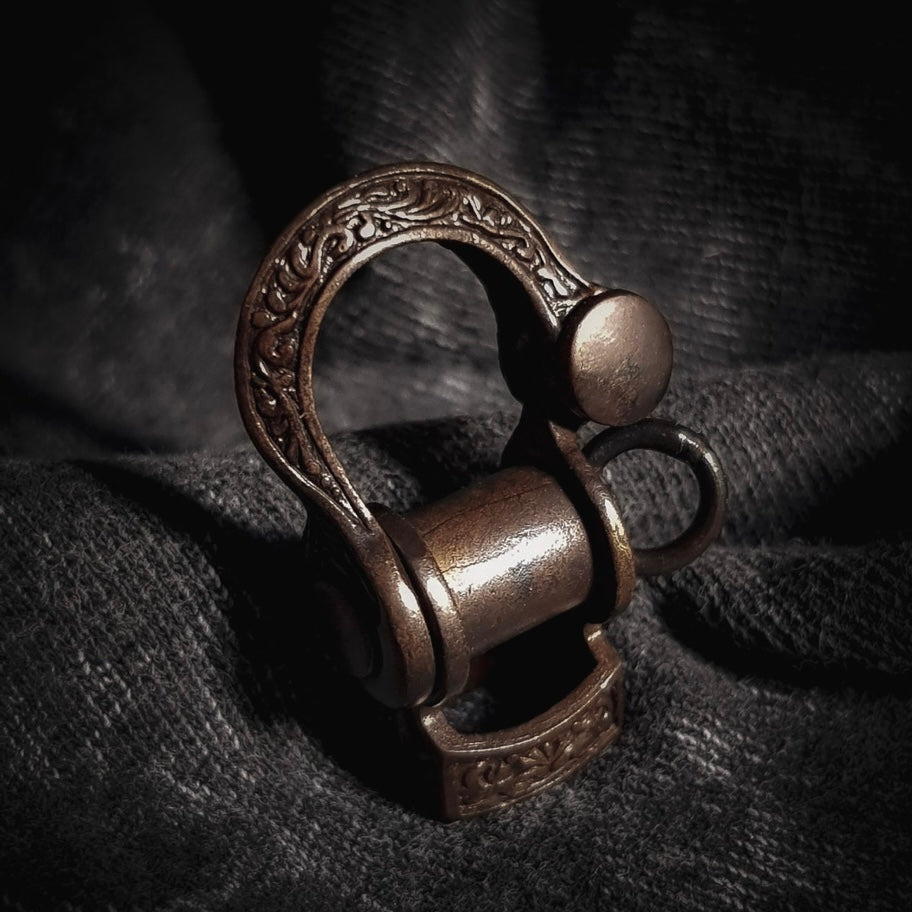 Ornate catapult shackle from Covenant gears