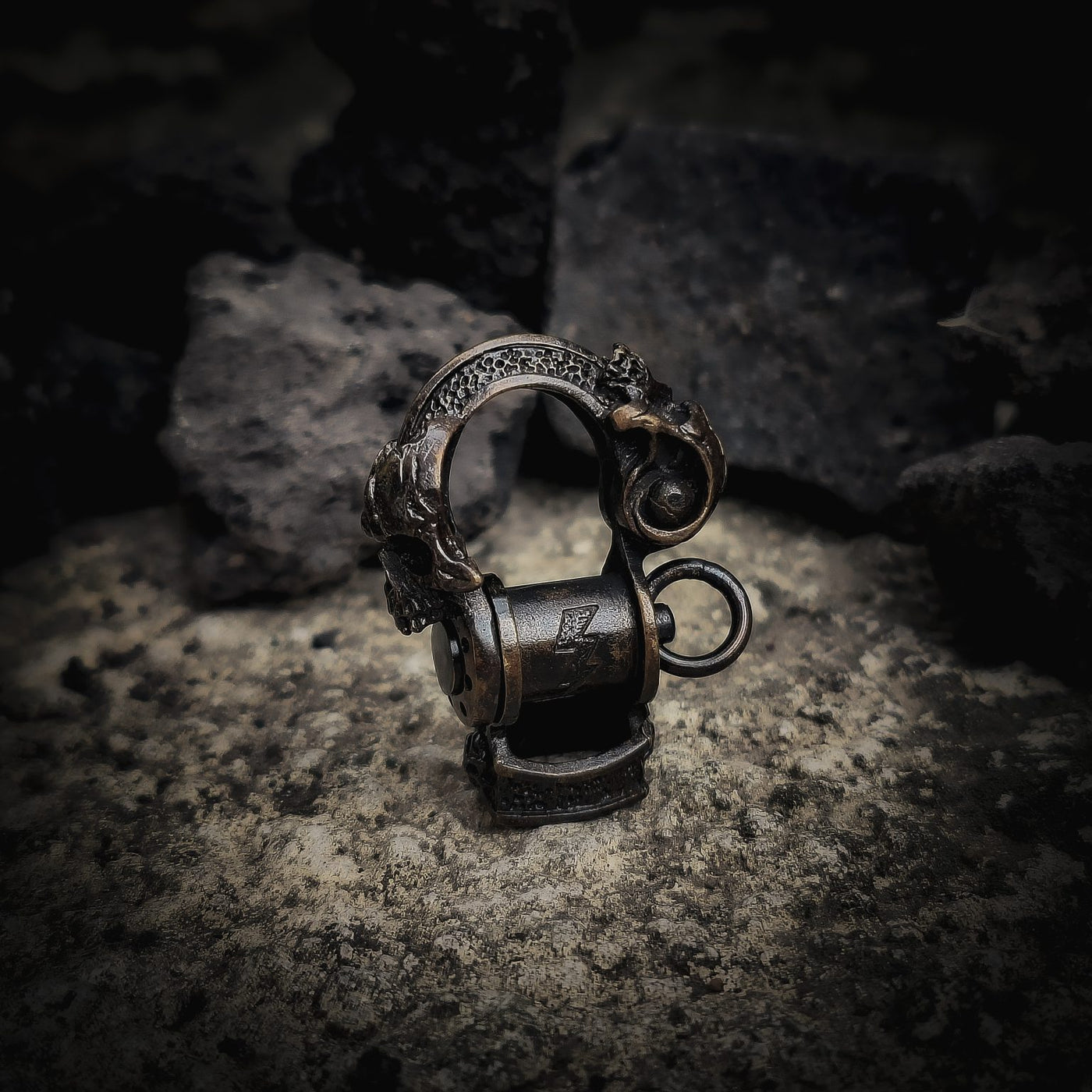 Skull catapult shackle from Covenant gears – Kruger EDC