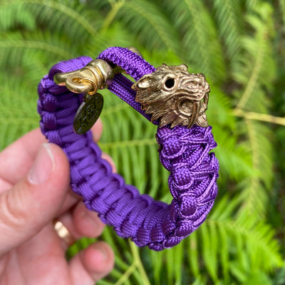The Sabretooth paracord bacelet