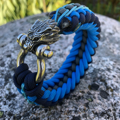 The Snarling Wolf paracord bracelet